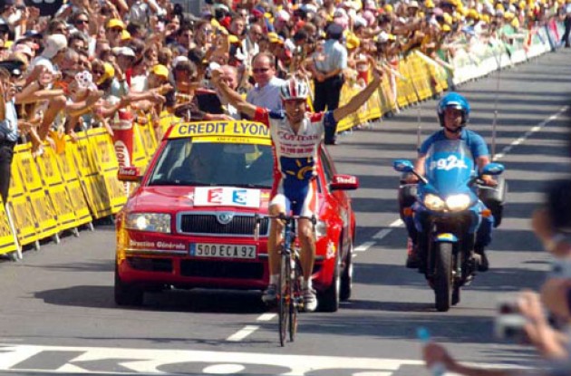 David Moncoutie takes the stage win on the French National Day. Photo copyright Fotoreporter Sirotti.