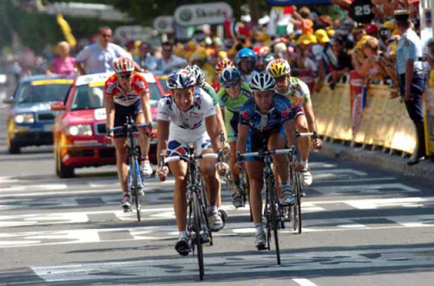 The remains of the breakaway group cross the finish line with Sandy Casar in front. Photo copyright Fotoreporter Sirotti.