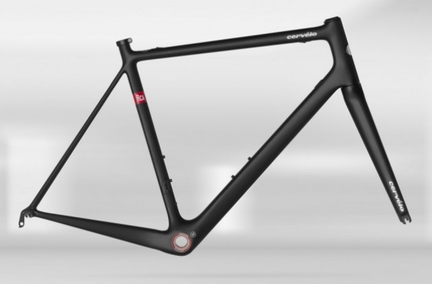 Photo: The RCA frameset builds on Cervlo's famed R5ca frameset and reduces the frameset weight to a mere 667g. 