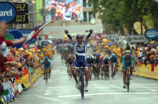 Bernucci takes the win ahead of Vinokourov and Förster. Photo copyright Fotoreporter Sirotti.