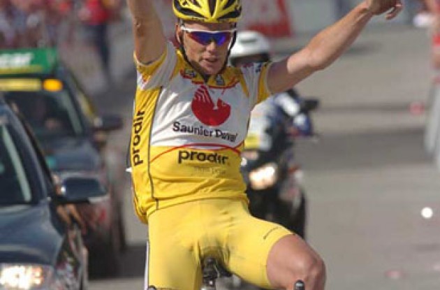 Chris Horner (Saunier Duval-Prodir) takes the win. Photo copyright Fotoreporter Sirotti.