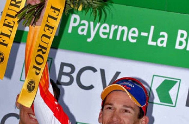 Robbie McEwen (Davitamon-Lotto) - happy on the podium. Photo copyright Fotoreporter Sirotti.