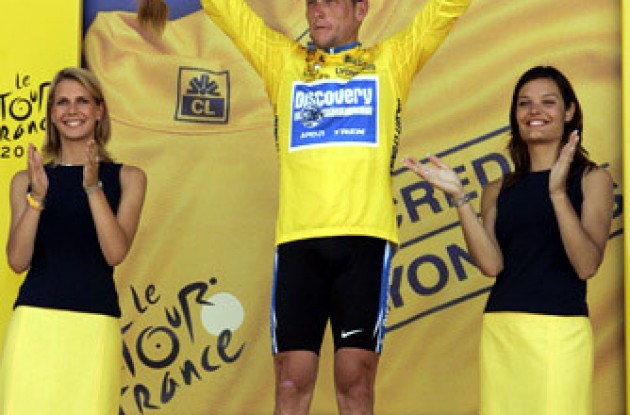 Armstrong on the podium. Photo copyright Roadcycling.com/<A HREF="http://www.benrossphotography.com" TARGET="_BLANK">Ben Ross Photography</A>.
