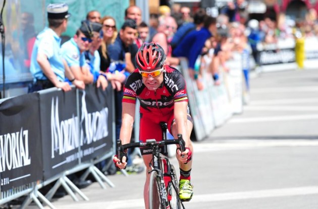 Cadel Evans fought incredibly hard to catch the leaders after he had a flat tire on the climb and had to wait more than a minute for a new bike. Respect, Cadel Evans! Photo copyright Fotoreporter Sirotti.