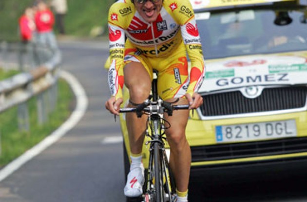 Gomez Marchante working hard for Saunier Duval-Prodir. Photo copyright Roadcycling.com.