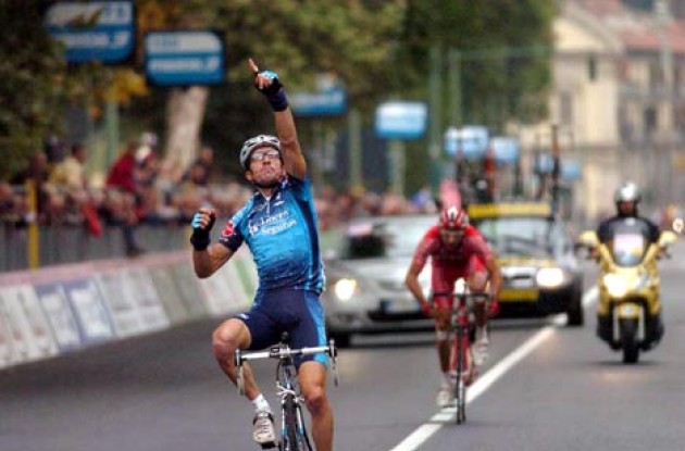 Serrano takes the win in Torino. Photo copyright Fotoreporter Sirotti.