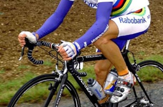 Newly crowned World Champion Oscar Freire. Photo copyright Fotoreporter Sirotti.