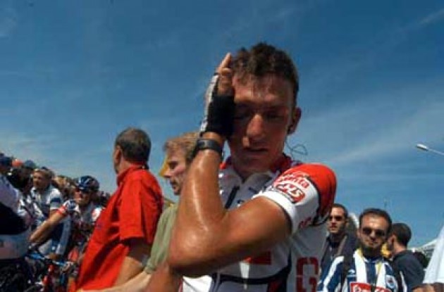 Tyler Hamilton managed to complete today's stage with the main group - but appeared tired. Tonight Captain Courageous told Roadcycling,com that he will in fact continue in the Tour de France. Amazing! Photo copyright Fotoreporter Sirotti.
