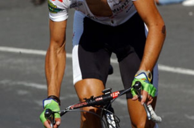 Valverde fought hard today and is now only a few seconds behind Heras in the overall rankings. Photo copyright Unipublic.