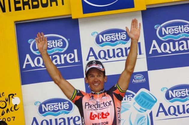 Robbie McEwen on the podium in Canterbury, United Kingdom. Robbie McEwen on the podium in Canterbury, United Kingdom.
