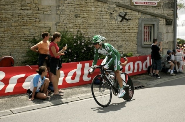 Botcharov riding hard. Photo copyright <A HREF="http://www.photoshelter.com/usr-show?U_ID=U0000yEwV90OAoAE" TARGET="_BLANK">www.BenRossPhotography.com</A>.
