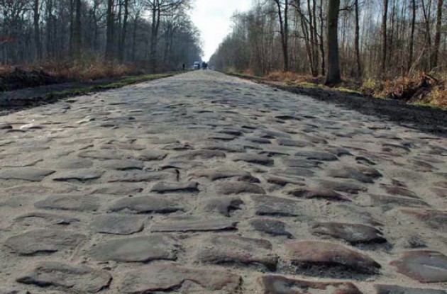 The famous Arenberg pavé - Renovated and rendered easier to pass. Photo copyright Fotoreporter Sirotti.
