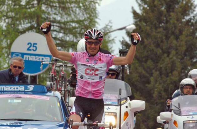 Ivan Basso (Team CSC) takes the stage win and extends his overall lead. Photo copyright Fotoreporter Sirotti.