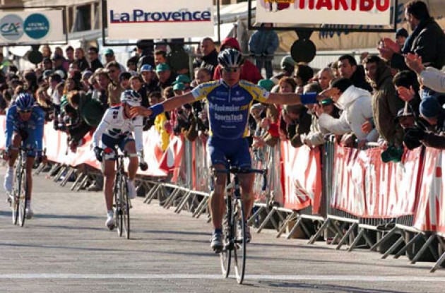 Gorik Gardeyn takes the win ahead of Lilian Jegou and Alessandro Ballan. Photo copyright Fotoreporter Sirotti. Gorik Gardeyn takes the win ahead of Lilian Jegou and Alessandro Ballan. Photo copyright Fotoreporter Sirotti.