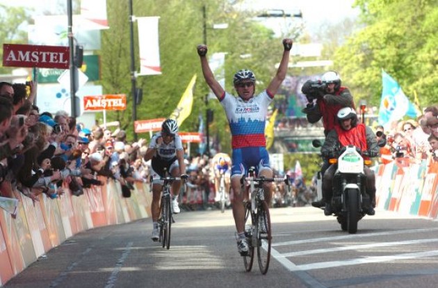 Sergei Ivanov (Katusha) wins the 2009 Amstel Gold Race. The Russian takes the two-up sprint from Karsten Kroon (Saxo Bank) to win the hilly, 257.8-km classic in 06:38:31.