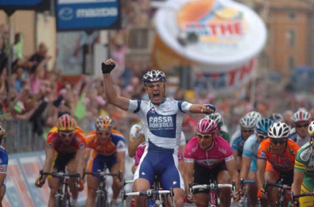 Petacchi takes the win ahead of Bettini and Clerc. Photo copyright Fotoreporter Sirotti.