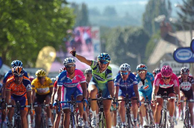 Pozzato takes the stage win. Pozzato takes the stage win.