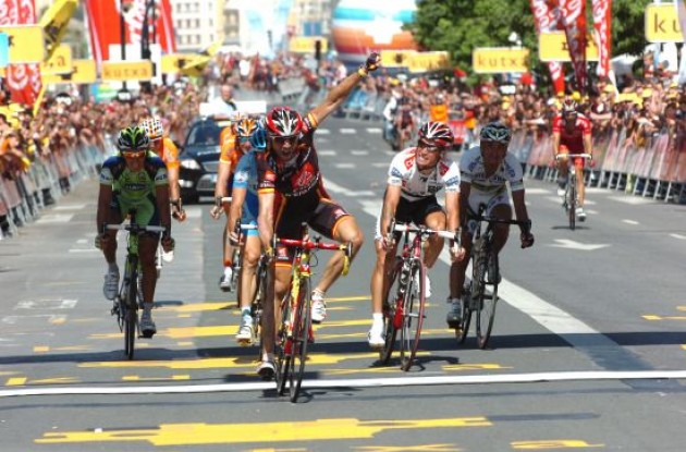 Valverde takes the win in San Sebastian. Valverde takes the win in San Sebastian.