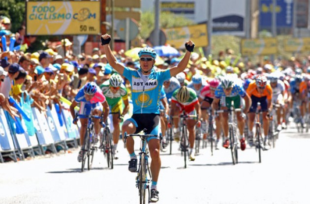 Vinokourov strikes back! Photo copyright Roadcycling.com.