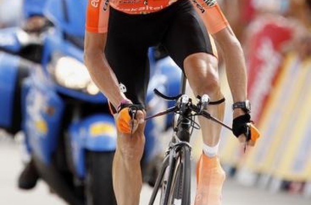 Zubeldia finishes his time trial. Photo copyright <A HREF="http://www.photoshelter.com/usr-show?U_ID=U0000yEwV90OAoAE" TARGET="_BLANK">www.BenRossPhotography.com</A>.