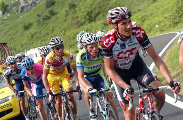 Basso, Di Luca, Simoni, and Cunego. Photo copyright Fotoreporter Sirotti. Basso, Di Luca, Simoni, and Cunego. Photo copyright Fotoreporter Sirotti.