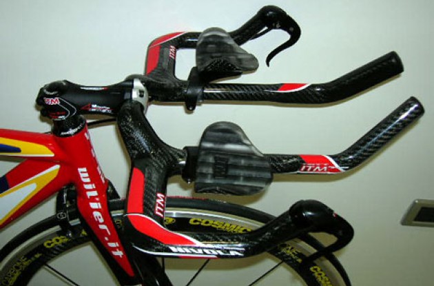 The cockpit features ITM's new Nivola TT handlebars - in this case mounted with Vision brake levers. Photo copyright Roadcycling.com. The cockpit features ITM's new Nivola TT handlebars - in this case mounted with Vision brake levers. Photo copyright Roadcycling.com.