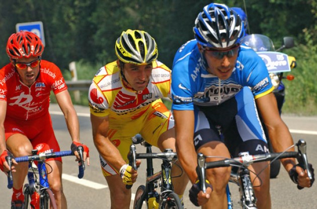 Martinex leading the breakaway group. Photo copyright Roadcycling.com.