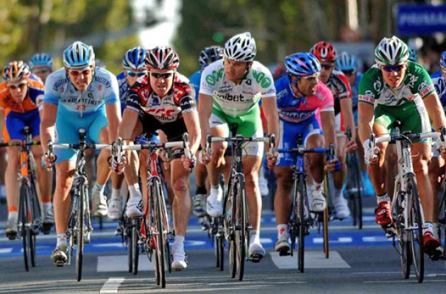 O'Grady takes the bunch sprint ahead of Hushovd. Photo copyright Fotoreporter Sirotti.