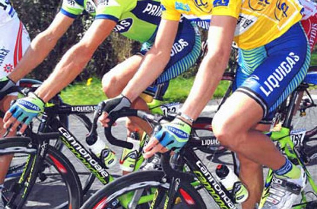 Pellizotti welcomes the spring in yellow. Pellizotti welcomes the spring in yellow.