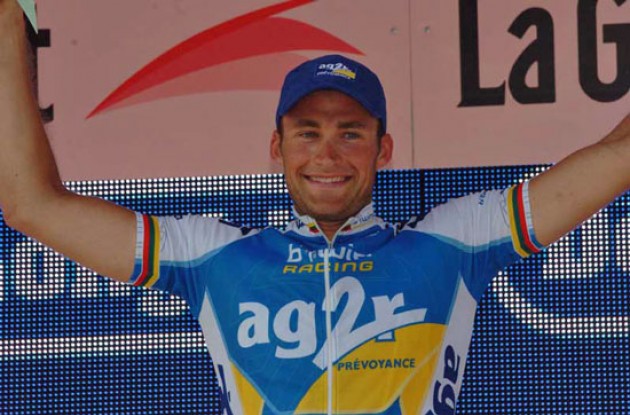 Tomas Vaitkus on the podium. Photo copyright Fotoreporter Sirotti. Tomas Vaitkus on the podium. Photo copyright Fotoreporter Sirotti.