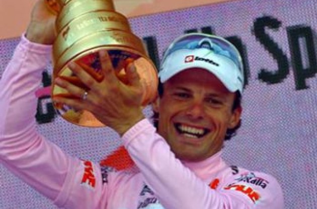Danilo Di Luca with his Giro d'Italia trophy.