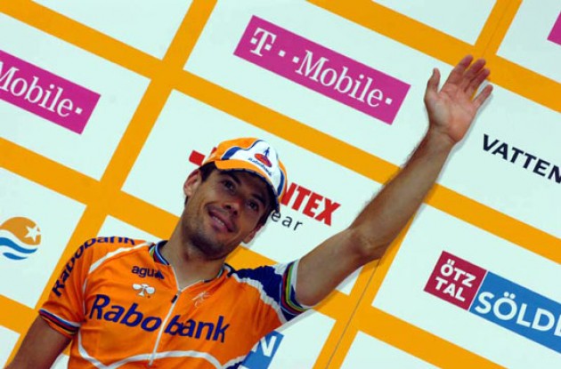 Freire on the podium. Photo copyright Fotoreporter Sirotti. Freire on the podium. Photo copyright Fotoreporter Sirotti.