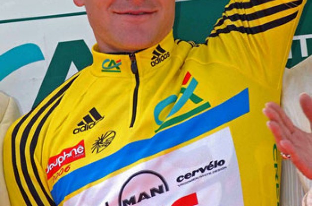 David Zabriskie in the yellow jersey. Photo copyright Fotoreporter Sirotti. David Zabriskie in the yellow jersey. Photo copyright Fotoreporter Sirotti.