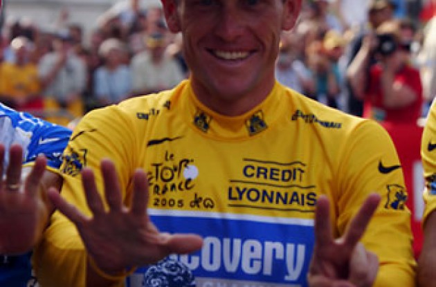 Lance Armstrong. Photo copyright Roadcycling.com/<A HREF="http://www.benrossphotography.com" TARGET="_BLANK">Ben Ross Photography</A>.