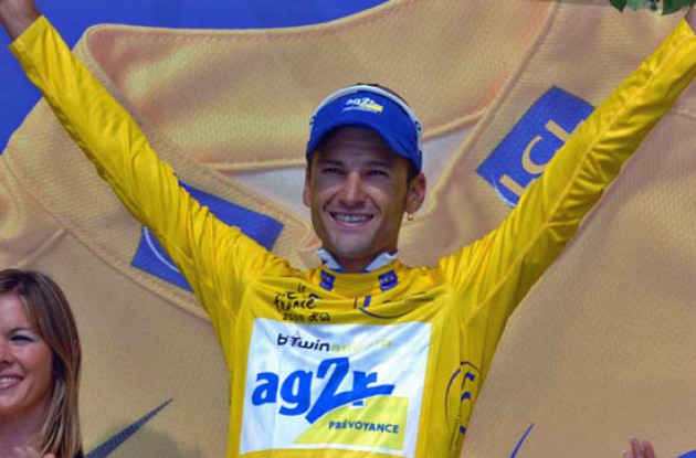 Cyril Dessel is the new man in yellow! Photo copyright Fotoreporter Sirotti.