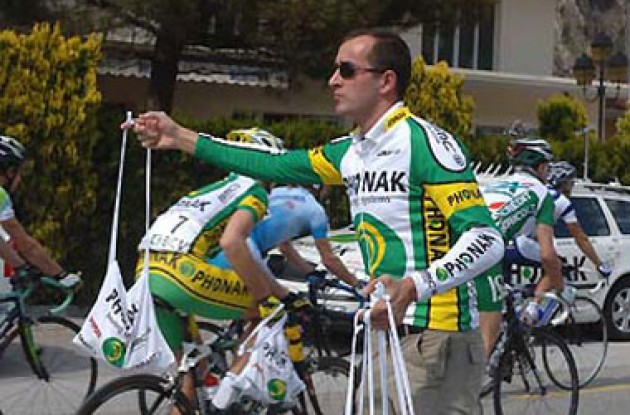 Dinner time for Valjavec (Team Phonak). Photo copyright Roadcycling.com.