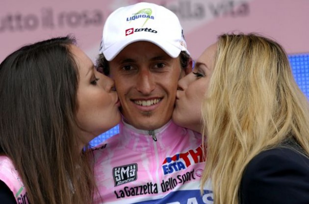 Not many podium girl kisses for Pellizotti now. Photo copyright Fotoreporter Sirotti.