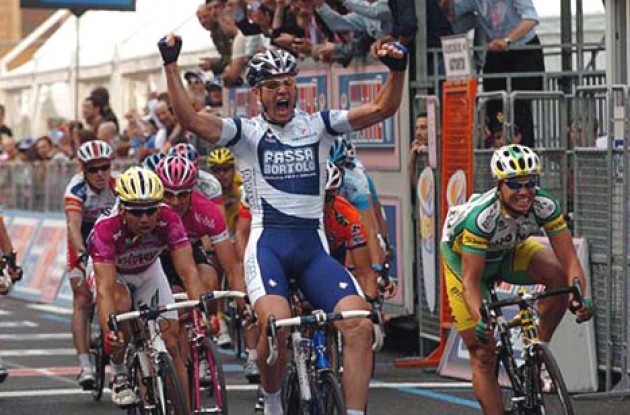 Aurelien Clerc takes third...Petacchi wins.