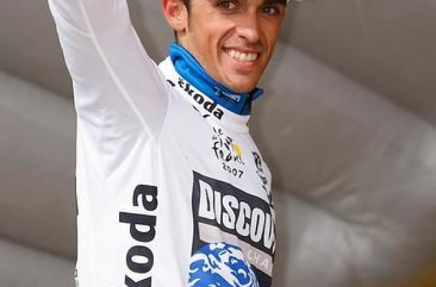 Alberto Contador (Team Discovery Channel) on the podium. Photo copyright <A HREF="http://www.photoshelter.com/usr-show?U_ID=U0000yEwV90OAoAE" TARGET="_BLANK">www.BenRossPhotography.com</A>. Alberto Contador (Team Discovery Channel) on the podium. Photo copyright <A HREF="http://www.photoshelter.com/usr-show?U_ID=U0000yEwV90OAoAE" TARGET="_BLANK">www.BenRossPhotography.com</A>.