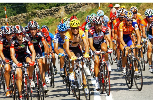 The peloton climbs. Photo copyright Roadcycling.com. The peloton climbs. Photo copyright Roadcycling.com.