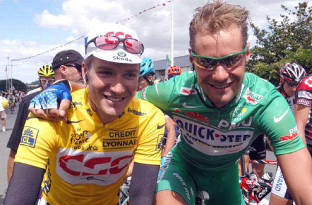 Yellow meets green. Zabriskie and Boonen before the start of today's stage. Photo copyright Fotoreporter Sirotti.
