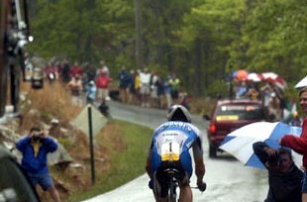 Lance Armstrong climbs. Photo copyright Casey Gibson.