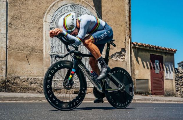 FILIPPO GANNA & MUC-OFF TEAM FOR HOUR RECORD - Road Bike Action