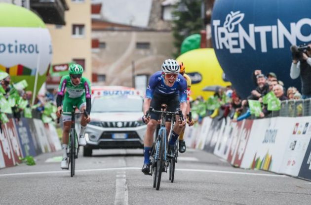 Gregor Muhlberger wins stage 4 at Tour of the Alps 2023