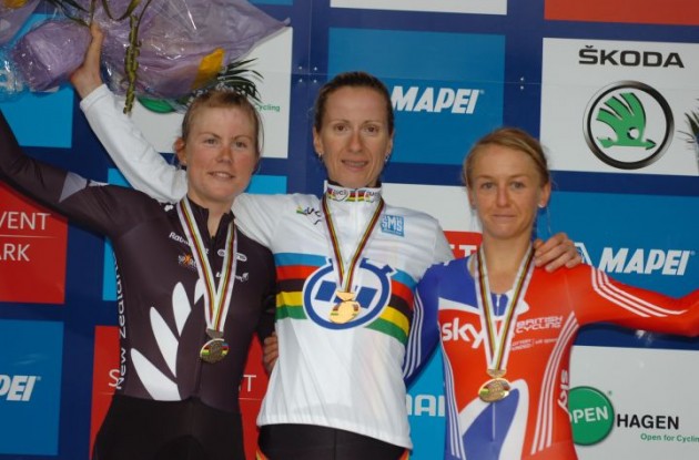Germany's Judith Arndt, Linda Villumsen (New Zealand) and Great Britain's Emma Pooley celebrate their medals on the podium in Copenhagen, Denmark. Photo Fotoreporter Sirotti.