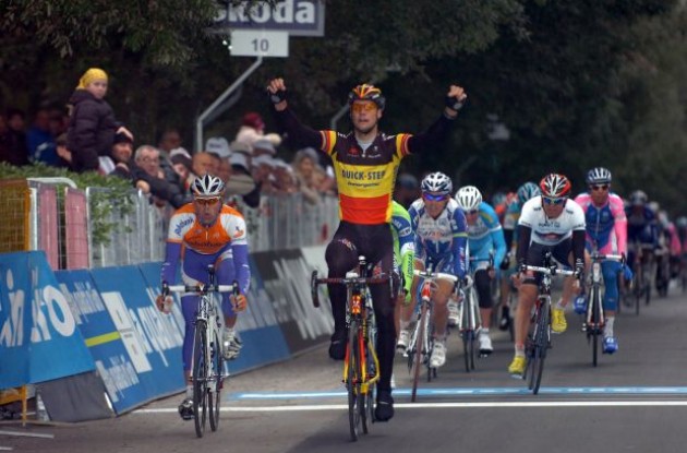 Tom Boonen wins! Photo copyright Fotoreporter Sirotti.