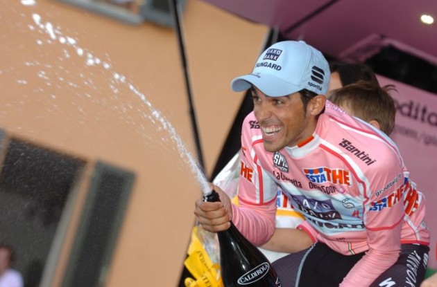 Alberto Contador still leads the Giro overall. Photo Fotoreporter Sirotti.