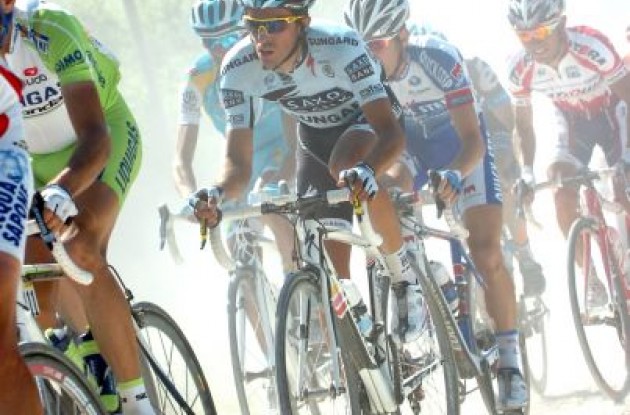 Team Saxo Bank-SunGard's Giro d'Italia race favorite Alberto Contador struggles. http://www.roadcycling.com/articles/2011-Giro-d-Italia-Results---Stage-5_004261.shtml