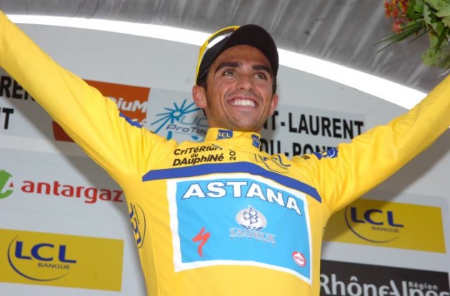 Alberto Contador is still in yellow. Photo copyright Fotoreporter Sirotti.