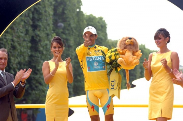 Alberto Contador on the 2010 Tour de France podium in Paris. Photo copyright Fotoreporter Sirotti.